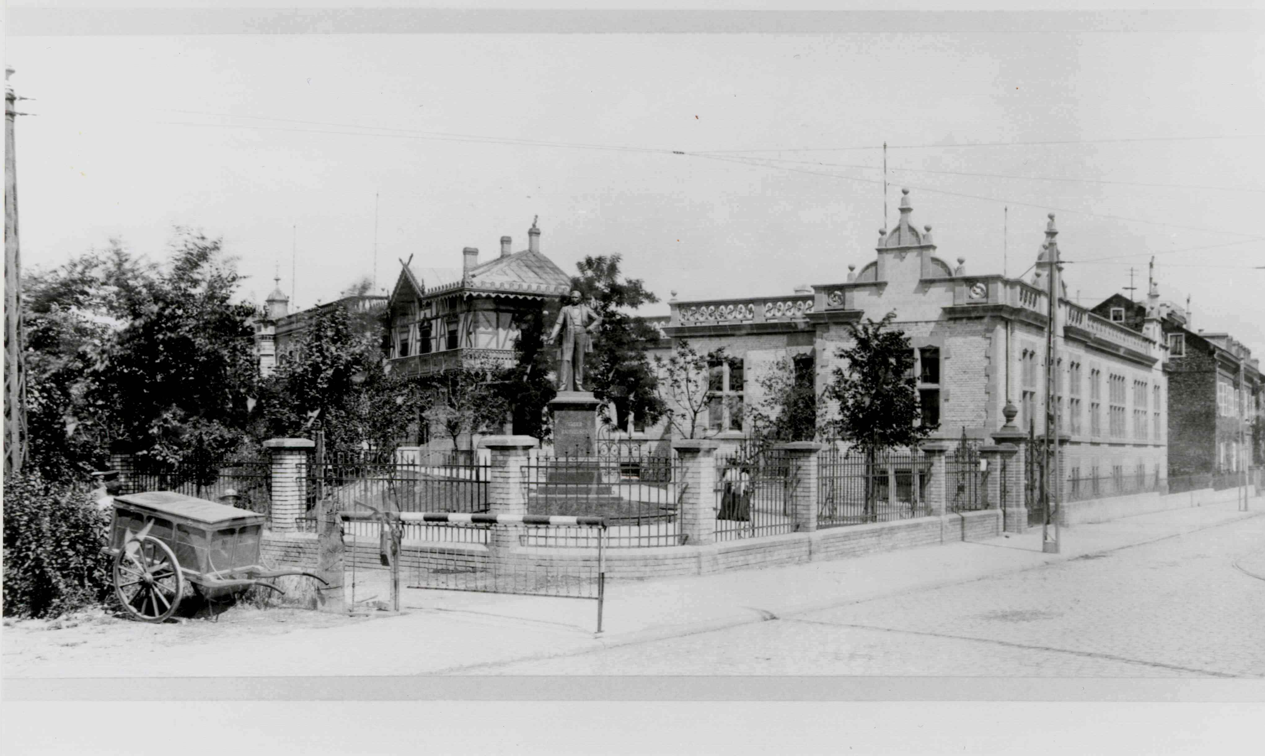 1902: Raiffeisendenkmal.
